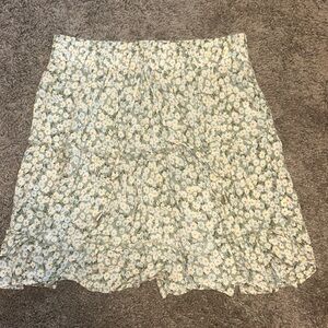 ✨Amazon Ruffle Miniskirt✨